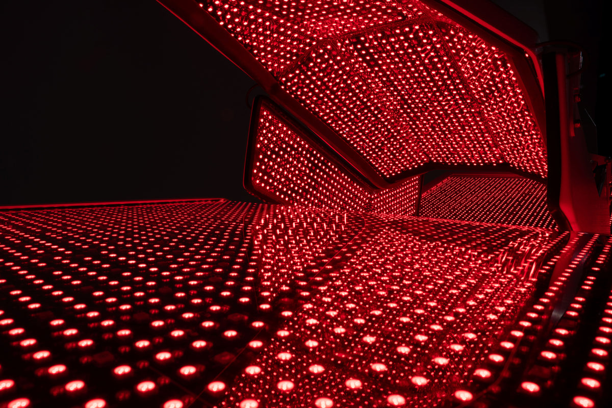 OVATION ULT — Zero Gravity Red Light Therapy Bed (White)