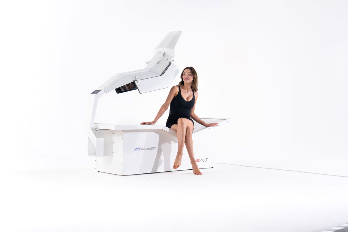 OVATION ULT — Zero Gravity Red Light Therapy Bed (White)