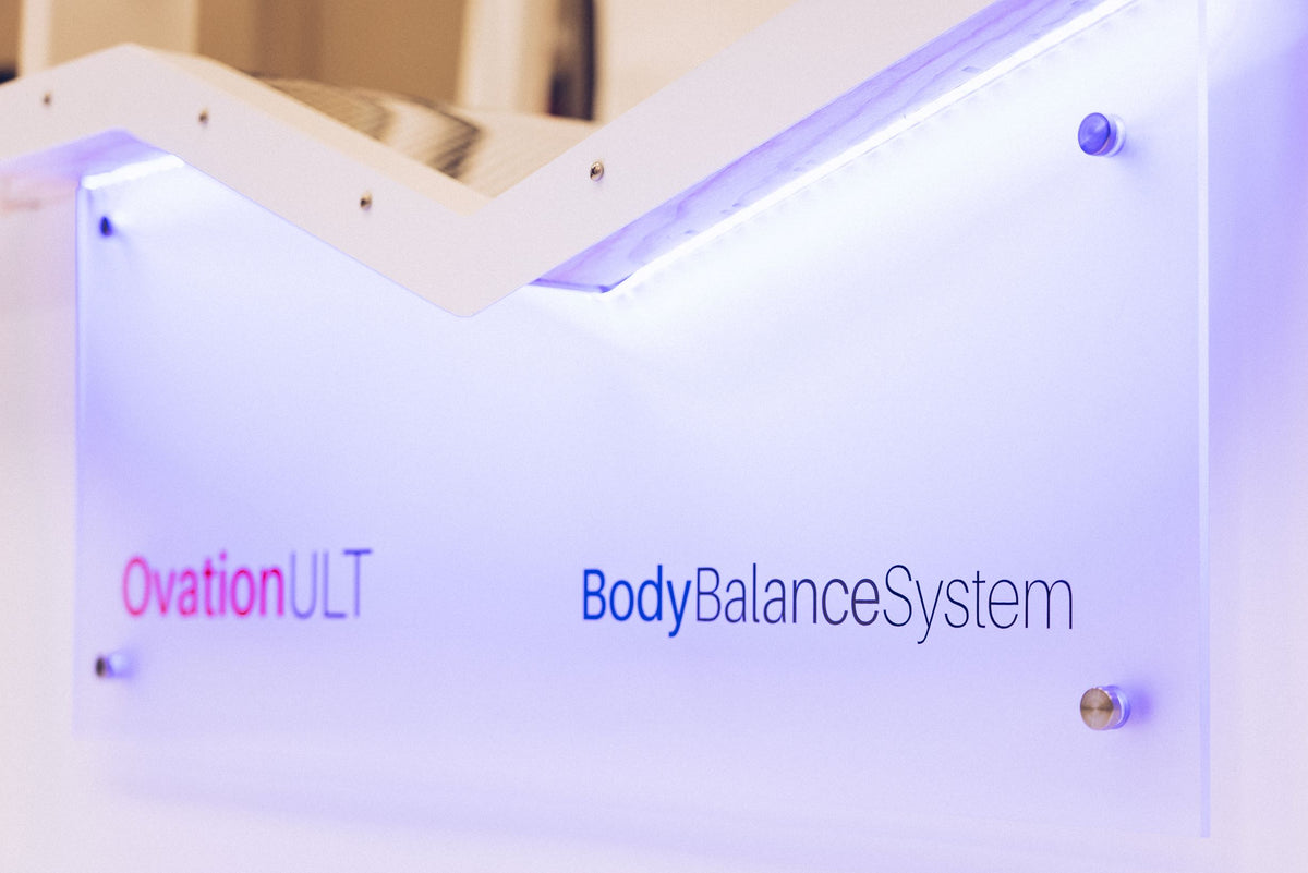 OVATION ULT — Zero Gravity Red Light Therapy Bed (White)