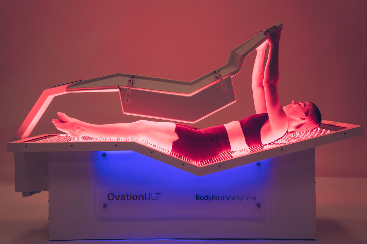 OVATION ULT — Zero Gravity Red Light Therapy Bed (White)