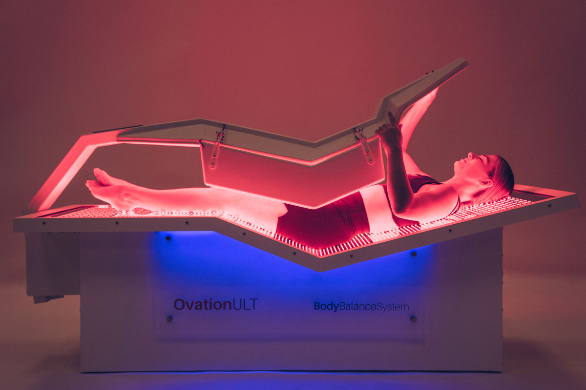 OVATION ULT — Zero Gravity Red Light Therapy Bed (White)