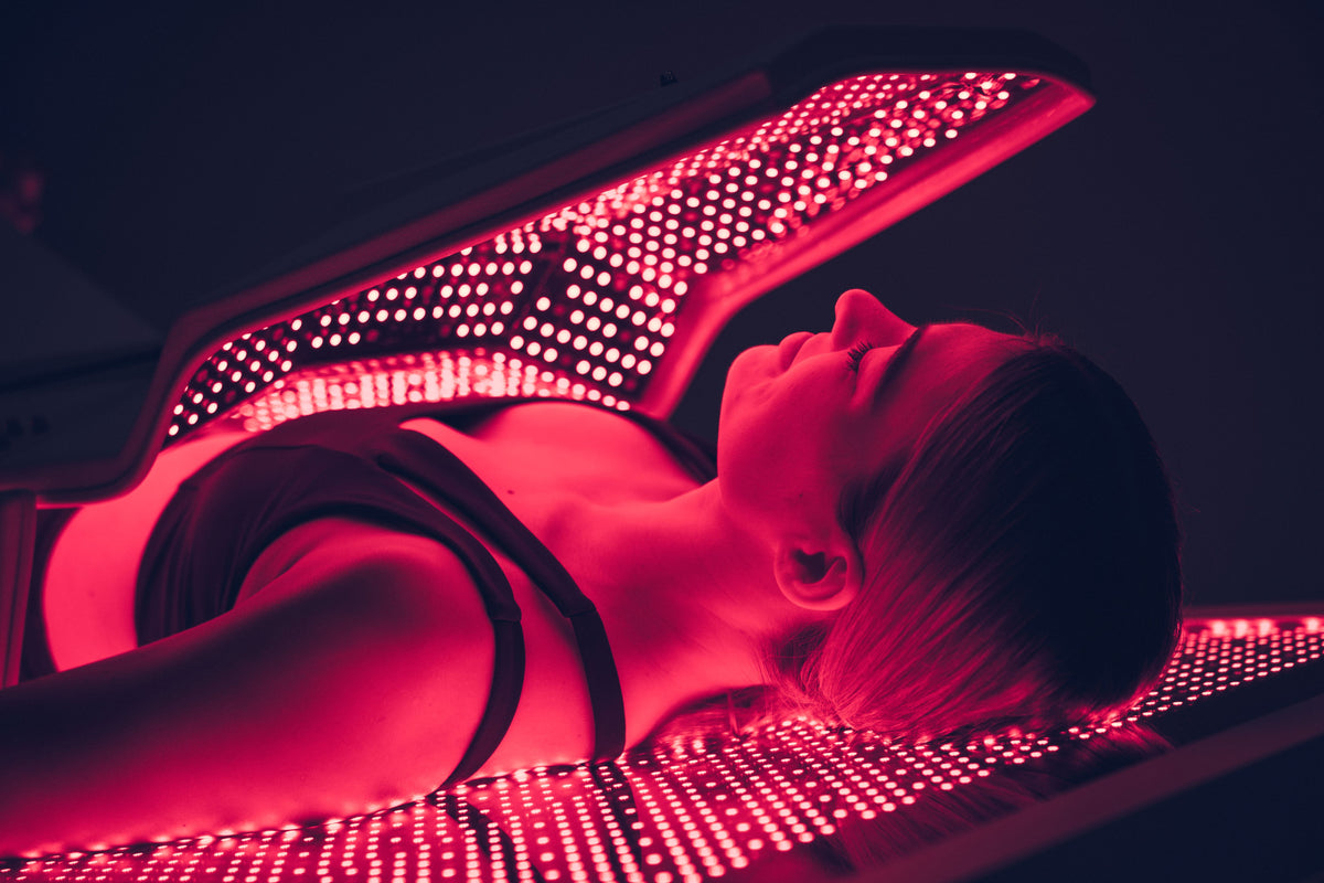 OVATION ULT — Zero Gravity Red Light Therapy Bed (White)