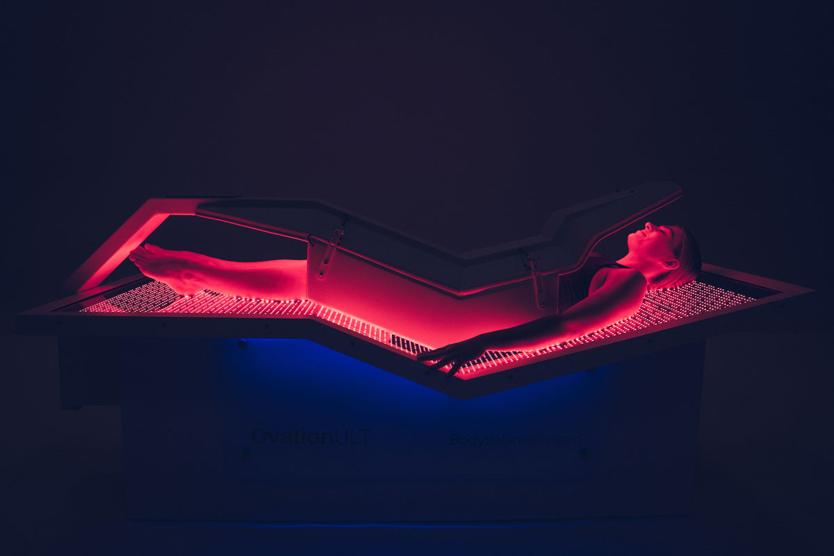 OVATION ULT — Zero Gravity Red Light Therapy Bed (White)