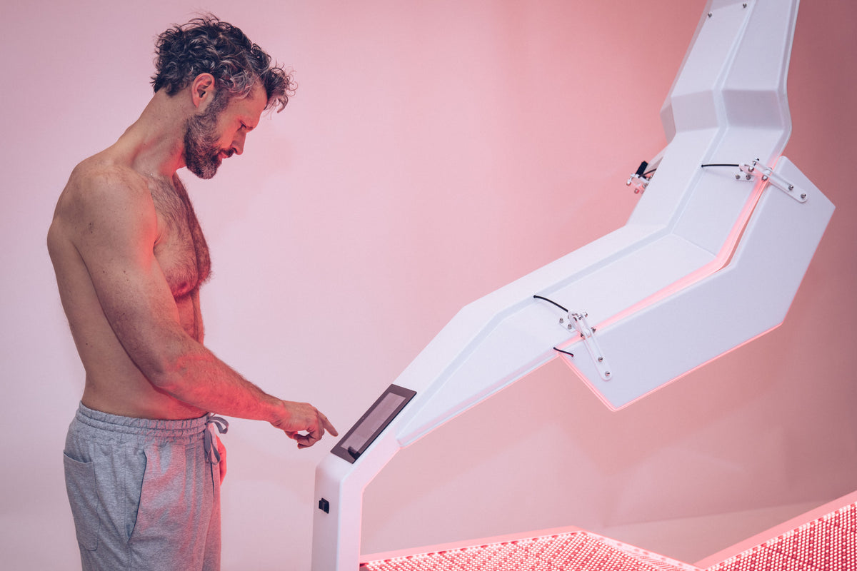 OVATION ULT — Zero Gravity Red Light Therapy Bed (White)
