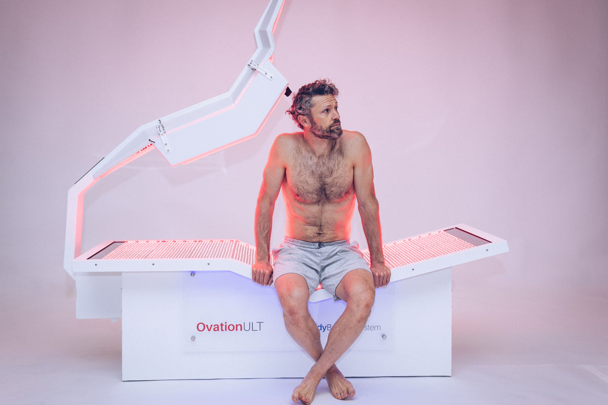 OVATION ULT — Zero Gravity Red Light Therapy Bed (White)