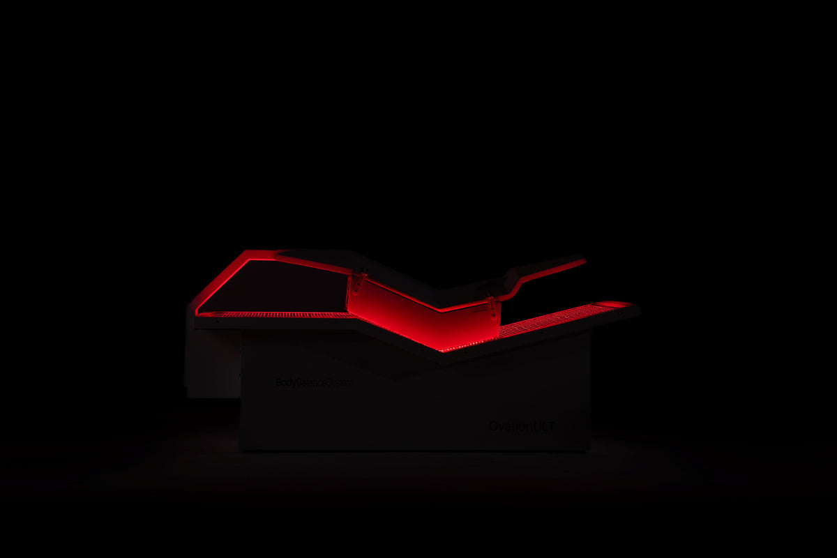 OVATION ULT — Zero Gravity Red Light Therapy Bed (White)