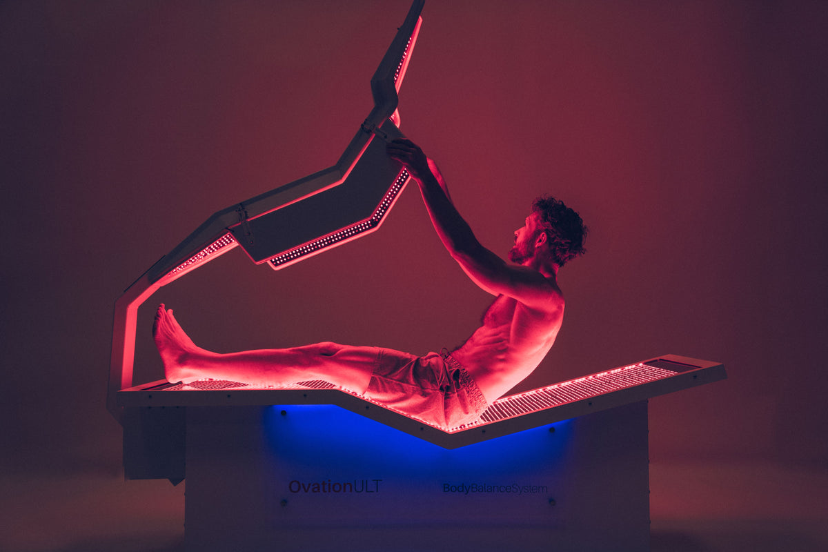 OVATION ULT — Zero Gravity Red Light Therapy Bed (White)