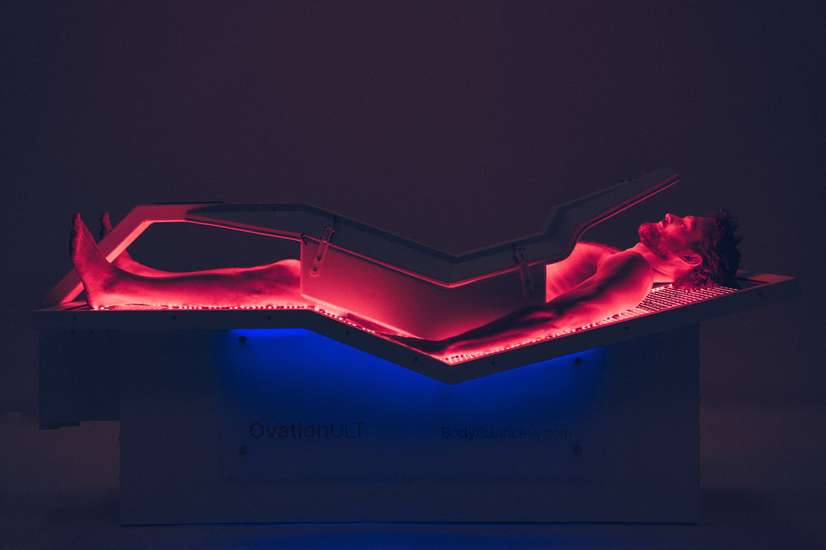 OVATION ULT — Zero Gravity Red Light Therapy Bed (White)