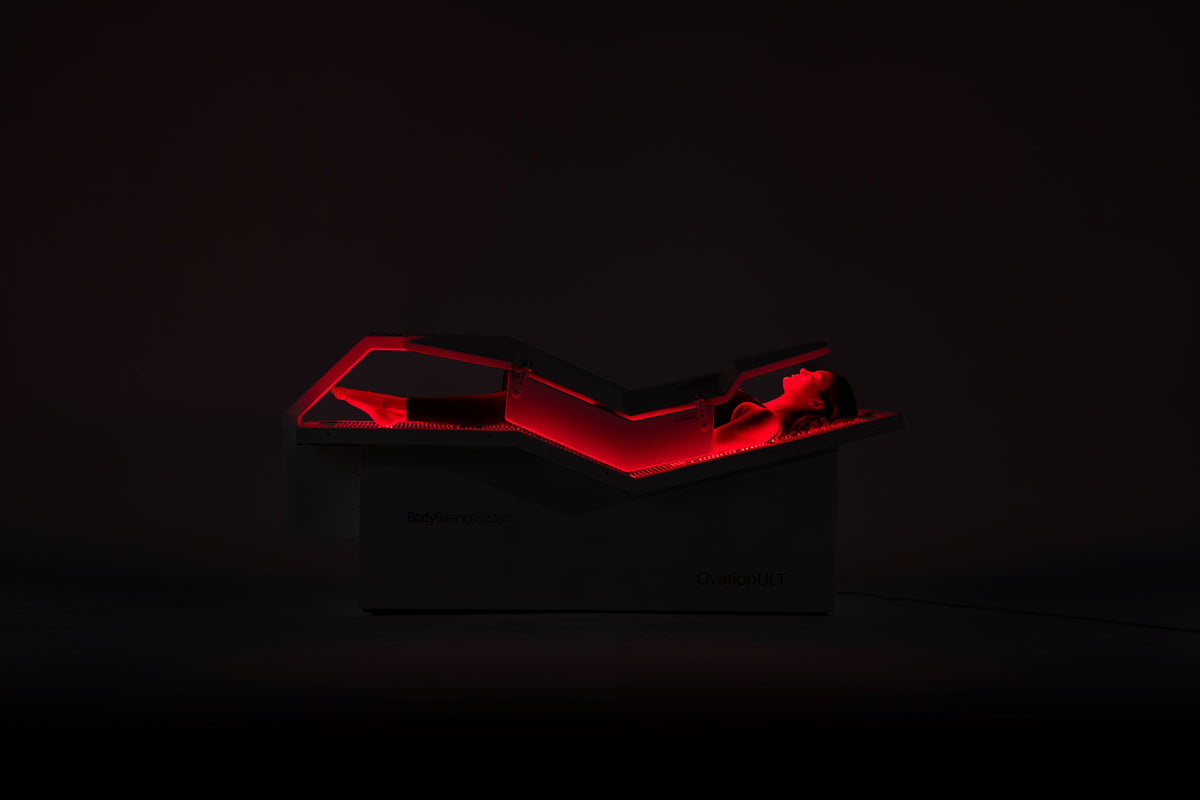 OVATION ULT — Zero Gravity Red Light Therapy Bed (White)