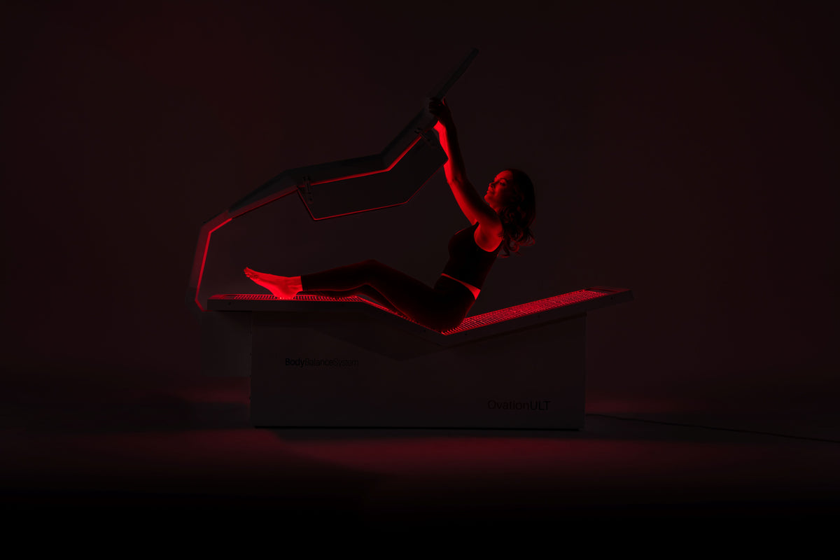 OVATION ULT — Zero Gravity Red Light Therapy Bed (White)